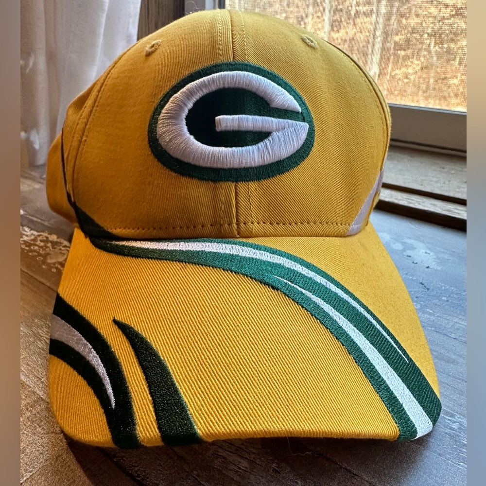 Reebok Green Bay Packers Swirl Wave Hat Adjustable